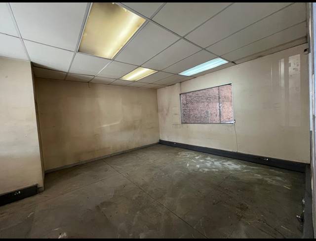 320M² WAREHOUSE TO LET IN LASER PARK